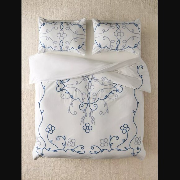 Urban Outfitter Lola Ecru Chenille Blur Floral Embroidered Duvet Cover Queen